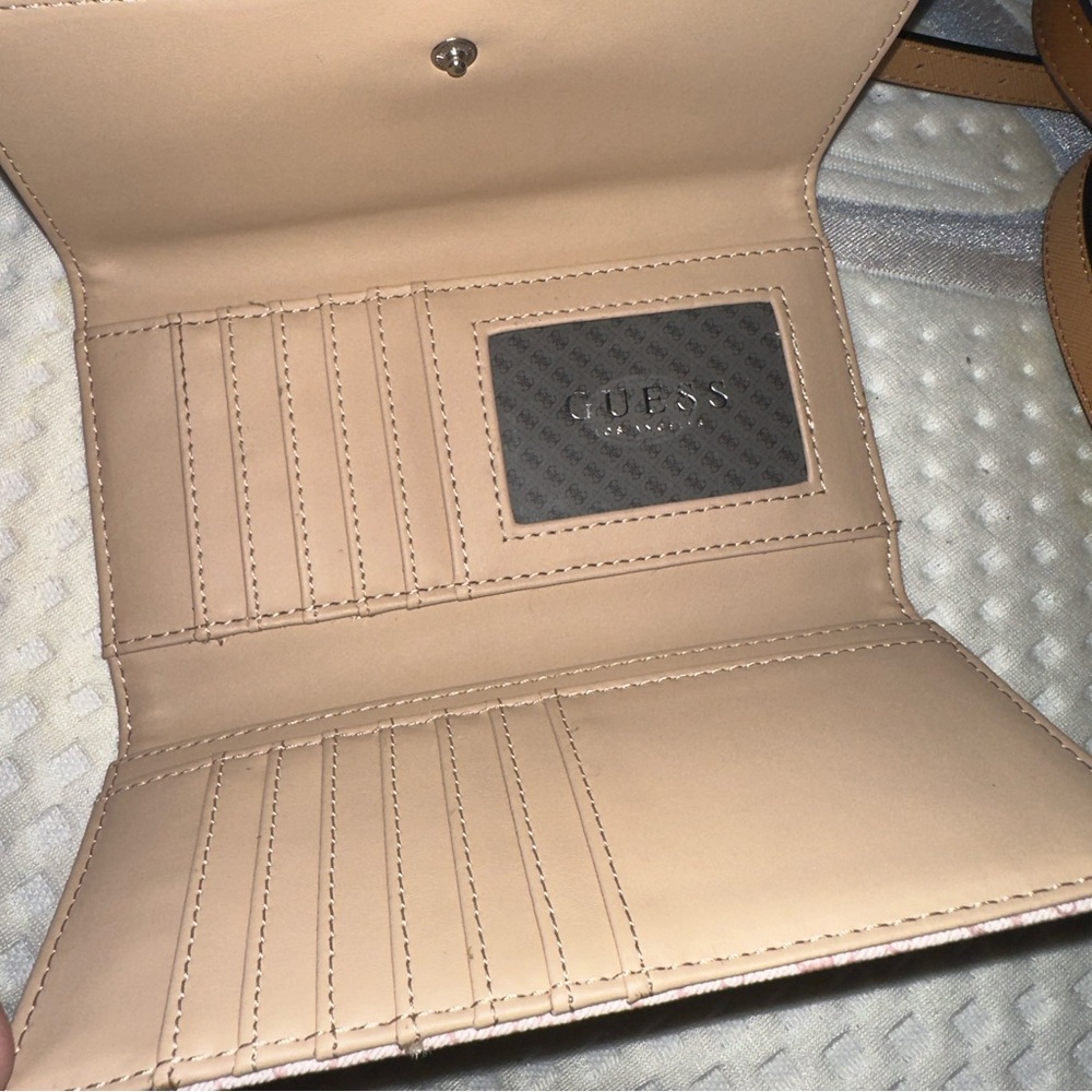 Guess wallet - Picture 3 of 3